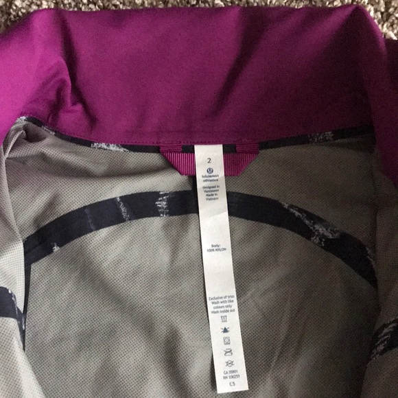 NWT LuLulemon light Hooded Jacket Sz. 2 - Picture 5 of 8